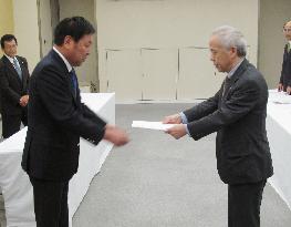 Village head asks TEPCO to resume nuke plant construction