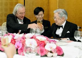 Prince Hitachi gives toast to U.S. architecture prize winner