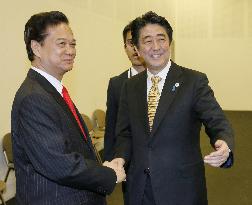 Japanese, Vietnamese prime ministers hold talks in Milan