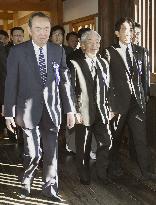 Japanese lawmakers visit Yasukuni