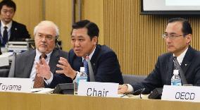 Toyama mayor speaks at joint meeting with OECD