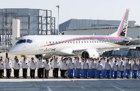 Japan's 1st domestically made passenger jet unveiled