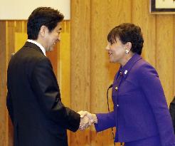 Abe meets U.S. commerce chief Pritzker in Tokyo