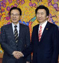 Japan's security official, S. Korean foreign minister