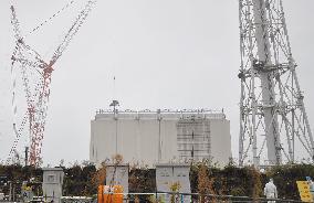 Work starts to lift cover from Fukushima reactor unit