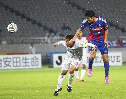 F.C. Tokyo striker Muto scores header against Sanfrecce
