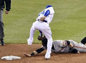 Royals beat Giants in World Series Game 2