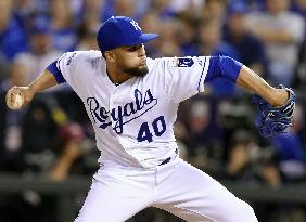 Royals beat Giants in World Series Game 2