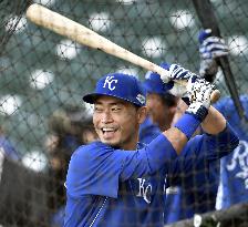 Aoki gets ready for World Series Game 3