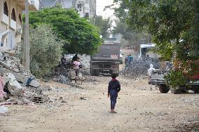Piles of rubble remain in Gaza despite ceasefire