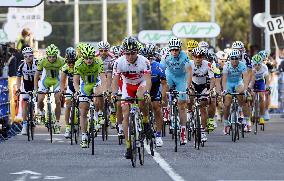 Cyclists start in main race of Criterium de Saitama