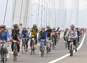 8,000 cyclists take part in Cycling Shimanami event