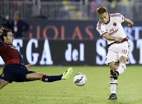 AC Milan striker Honda in action against Cagliari