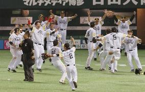 Hawks clinch Japan Series