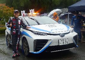 Toyota's fuel cell vehicle appears in motor race