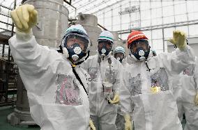 Industry minister Miyazawa visits Fukushima plant