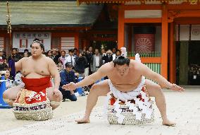 Sumo yokozuna dedicate Dohyo Iri performances