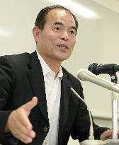 Nobel winner Nakamura extends olive branch to former employer Nichia