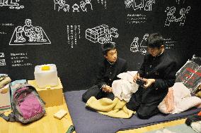 Students try out 1995 quake shelter re-created at exhibit