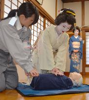Tokyo geishas receive cardiac massage training