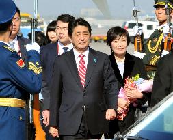 Abe in Beijing for APEC with eye on Japan-China summit