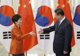 China, S. Korea give green light to free trade pact