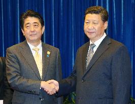 Japanese PM Abe, Chinese Pres. Xi hold talks for 1st time