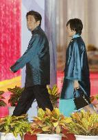 Japanese PM Abe, wife attend APEC dinner party