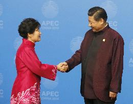 Chinese Pres. Xi and S. Korean Pres. Park at APEC summit