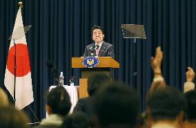 Abe attends press conference following APEC summit