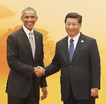 Obama, Xi shake hands in Beijing