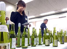 Kansai brewers taste sake at Osaka taxation bureau