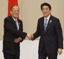 Japan, Philippine leaders meet in Myamar's capital