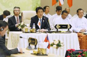 Abe attends meeting with leaders from Mekong region
