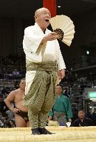 Last tournament for master sumo ring usher