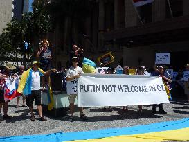 People stage protest rally against Putin