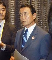 U.S. Treasury Secretary asks Japan to promote "Abenomics"