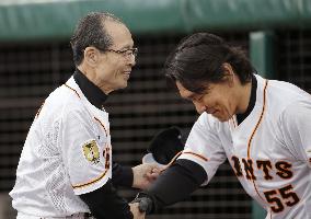 Oh, Matsui participate in Giants-Tigers old timers' game