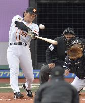 Matsui hits 2-bagger in Giants-Tigers old timers' game