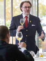 Wine expert Faure-Brac gives lecture
