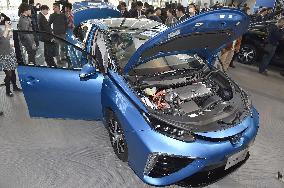 Toyota to release hydrogen-powered fuel cell car