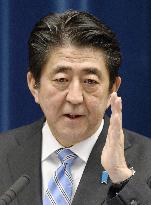 Abe announces plan to dissolve lower house, postpones tax hike