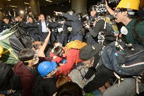 Protesters, police clash in Hong Kong