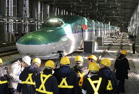 Hokkaido Shinkansen bullet train unveiled