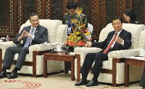 Malaysian defense minister talks with Chinese vice pres.