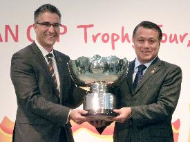 COO of 2015 AFC Asian Cup LOC, JFA deputy president hold cup