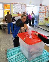 Tunisians vote for 1st freely elected president