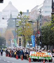 Pro-Constitution campaigners attack PM Abe's defense policy