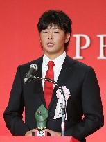 Hiroshima hurler Osera wins Central League rookie award
