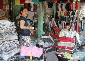 Used clothing market flourishes in southern Vietnam